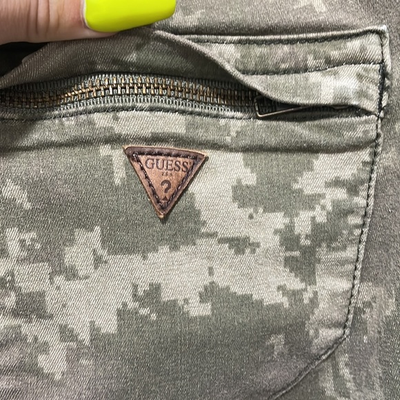 GUESS camo jeans - Picture 8 of 9